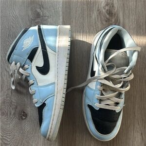 Nike Kids Light Blue and Black Sneakers